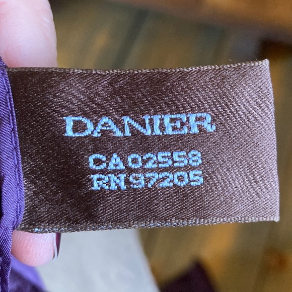 Pure silk Danier scarf - Picture 3 of 8